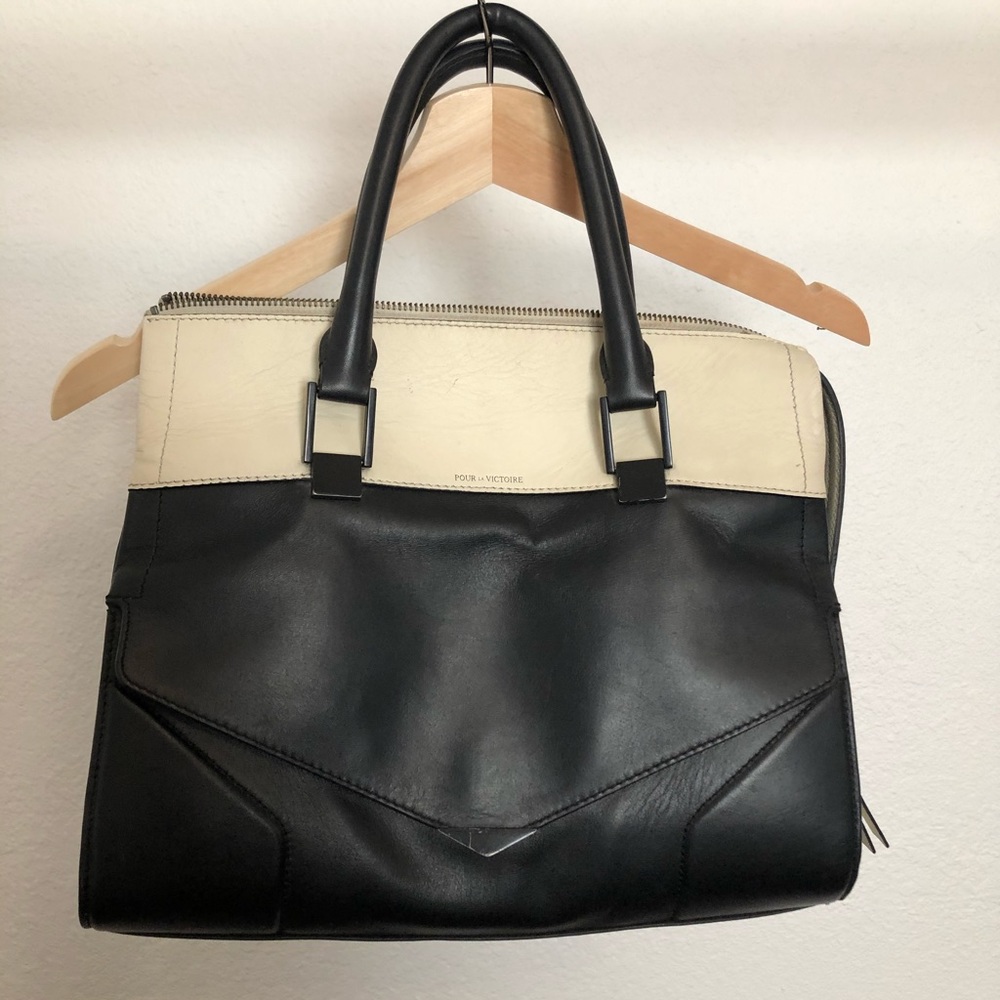 Pour La Victoire black and off-white leather bag